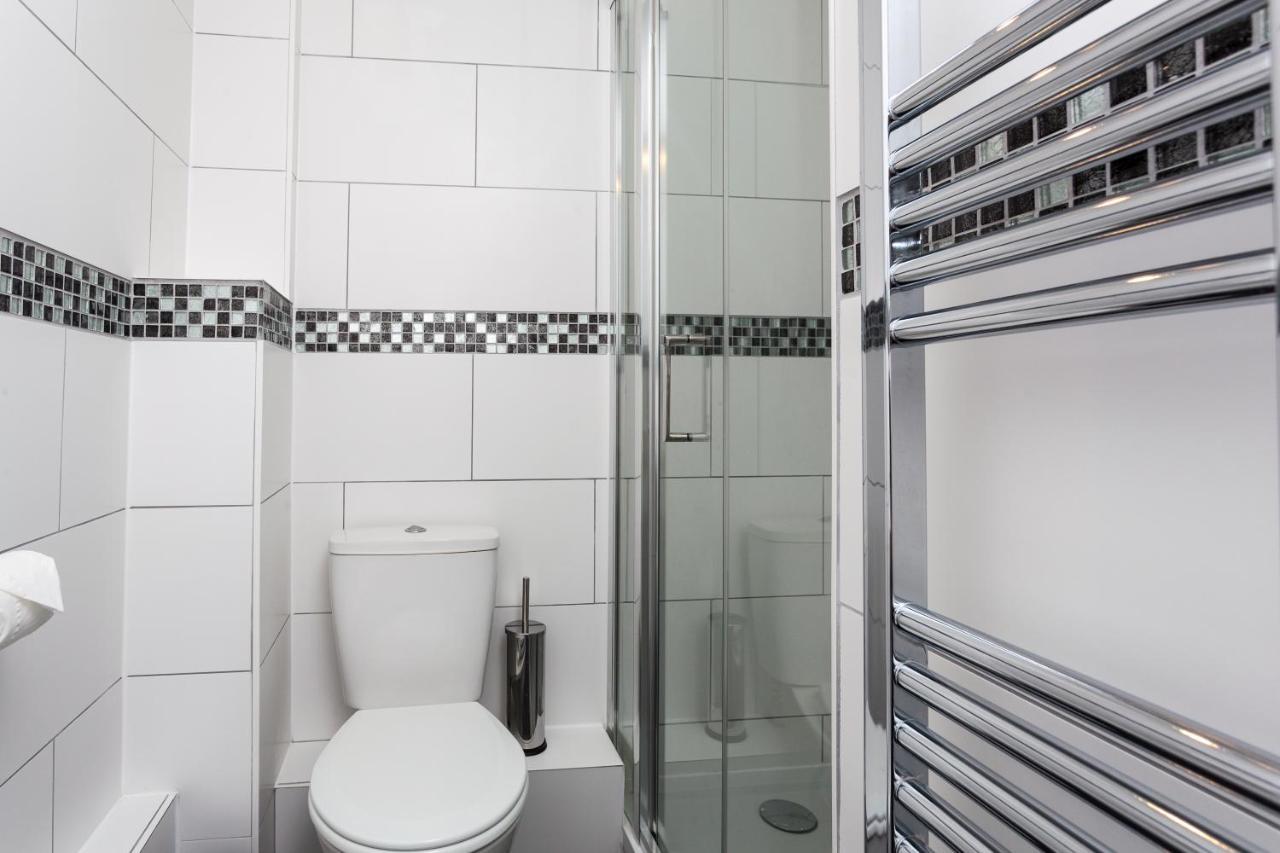 Gatwick Place - 4 Bed 2 Bath Self Contained House With Private Garden Horley Esterno foto