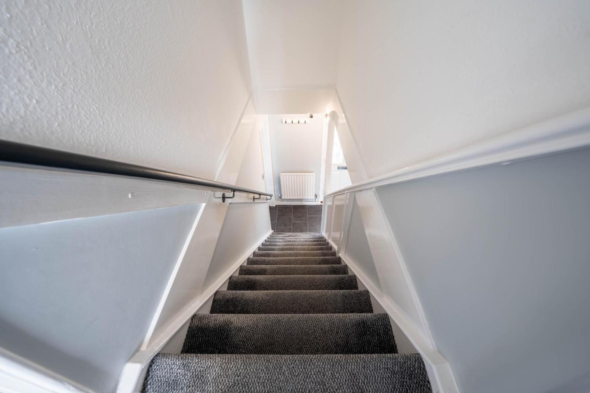 Gatwick Place - 4 Bed 2 Bath Self Contained House With Private Garden Horley Esterno foto