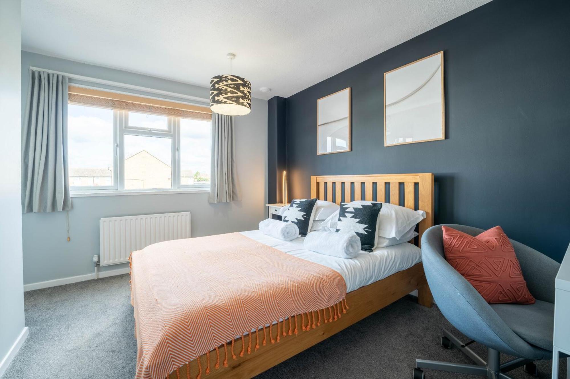 Gatwick Place - 4 Bed 2 Bath Self Contained House With Private Garden Horley Esterno foto