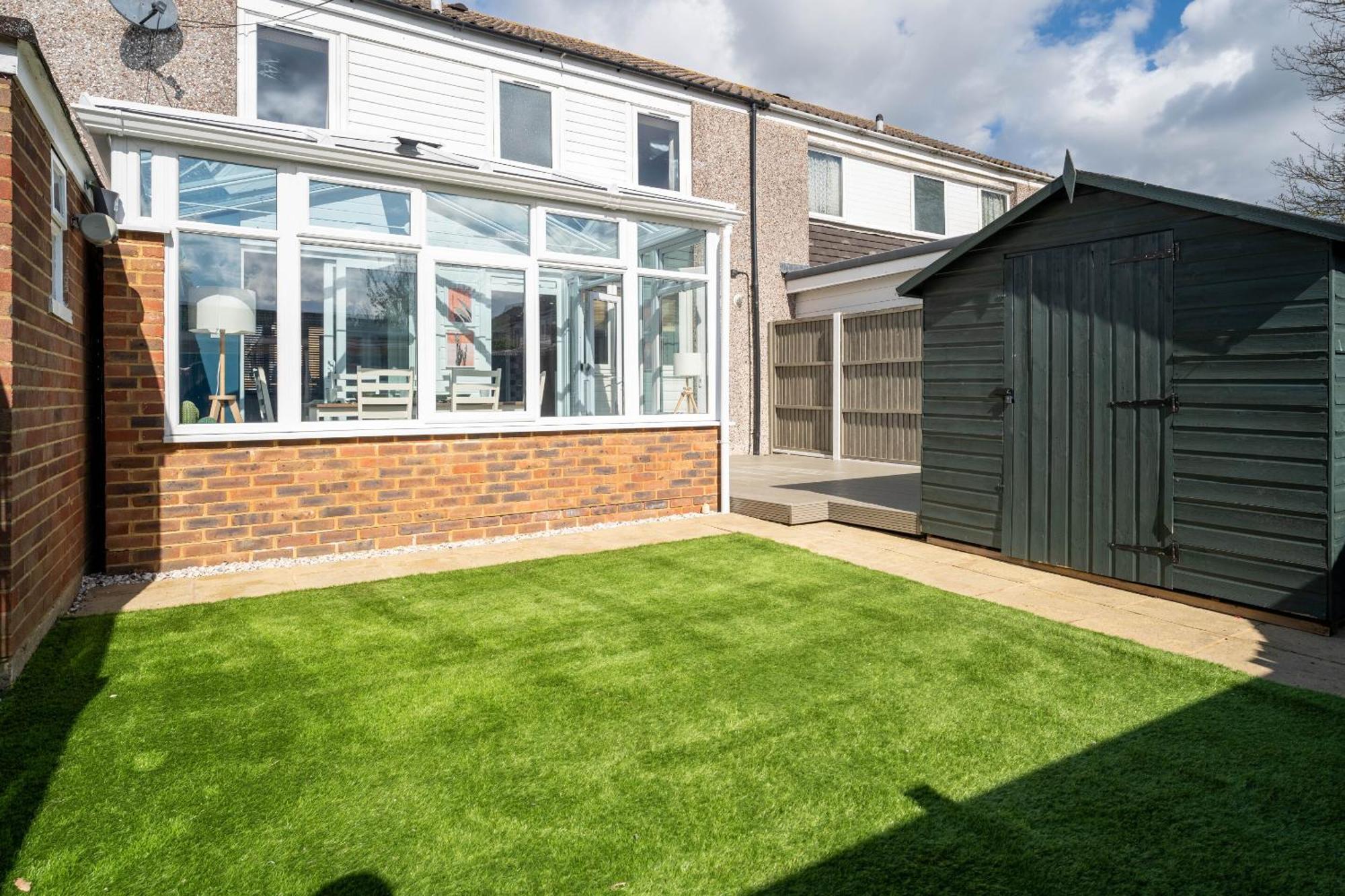 Gatwick Place - 4 Bed 2 Bath Self Contained House With Private Garden Horley Esterno foto