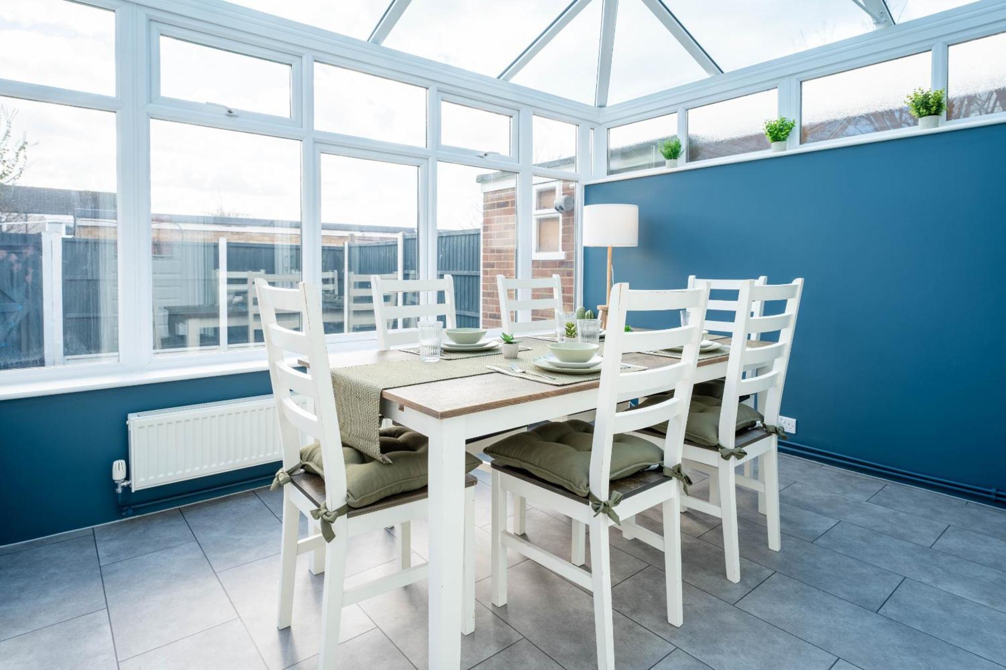 Gatwick Place - 4 Bed 2 Bath Self Contained House With Private Garden Horley Esterno foto