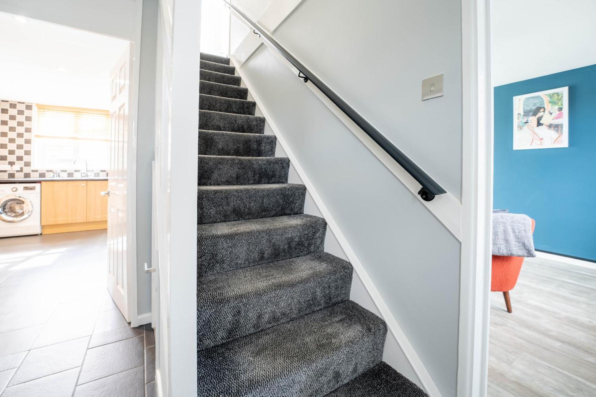 Gatwick Place - 4 Bed 2 Bath Self Contained House With Private Garden Horley Esterno foto